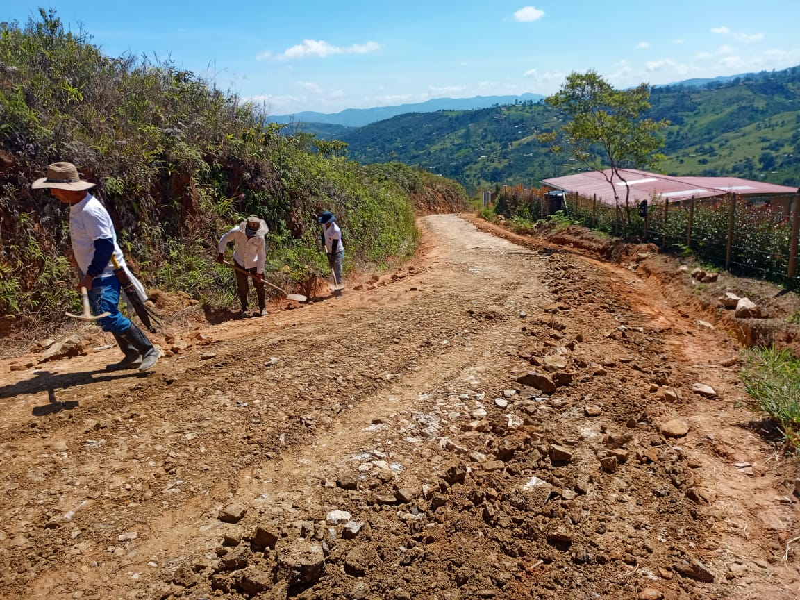 Mejoras en la Vía Rural de la Vereda El Limón Fortalecen la Conectividad y la Educación