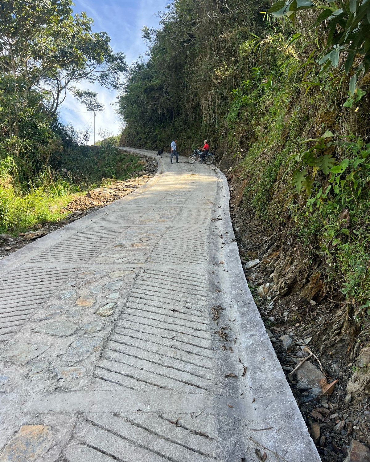 🏗️🌄 ¡En El Llano y Ochalí los sueños se construyen con pasos firmes!
